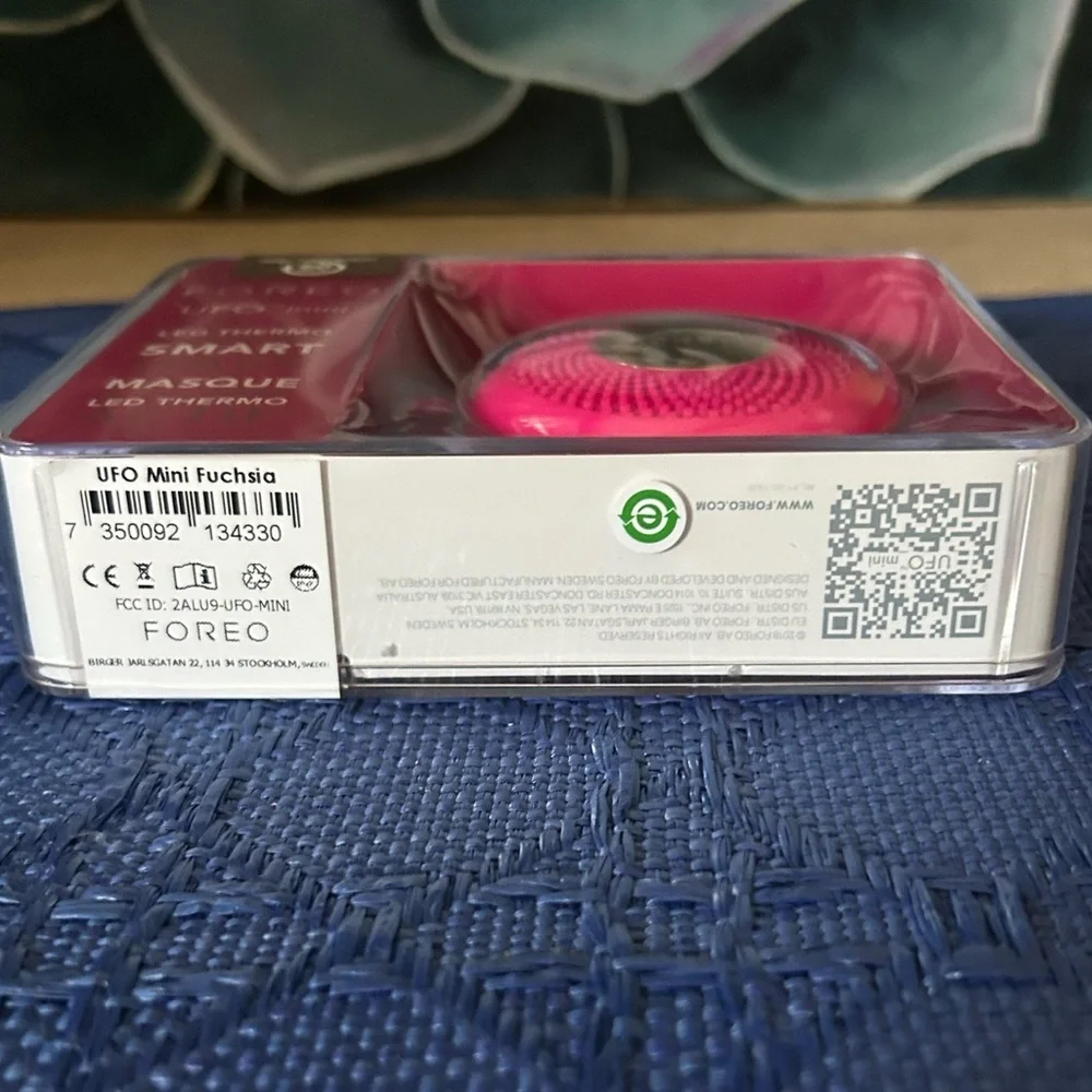 FOREO UFO mini Red Light Therapy Device For Young Skin